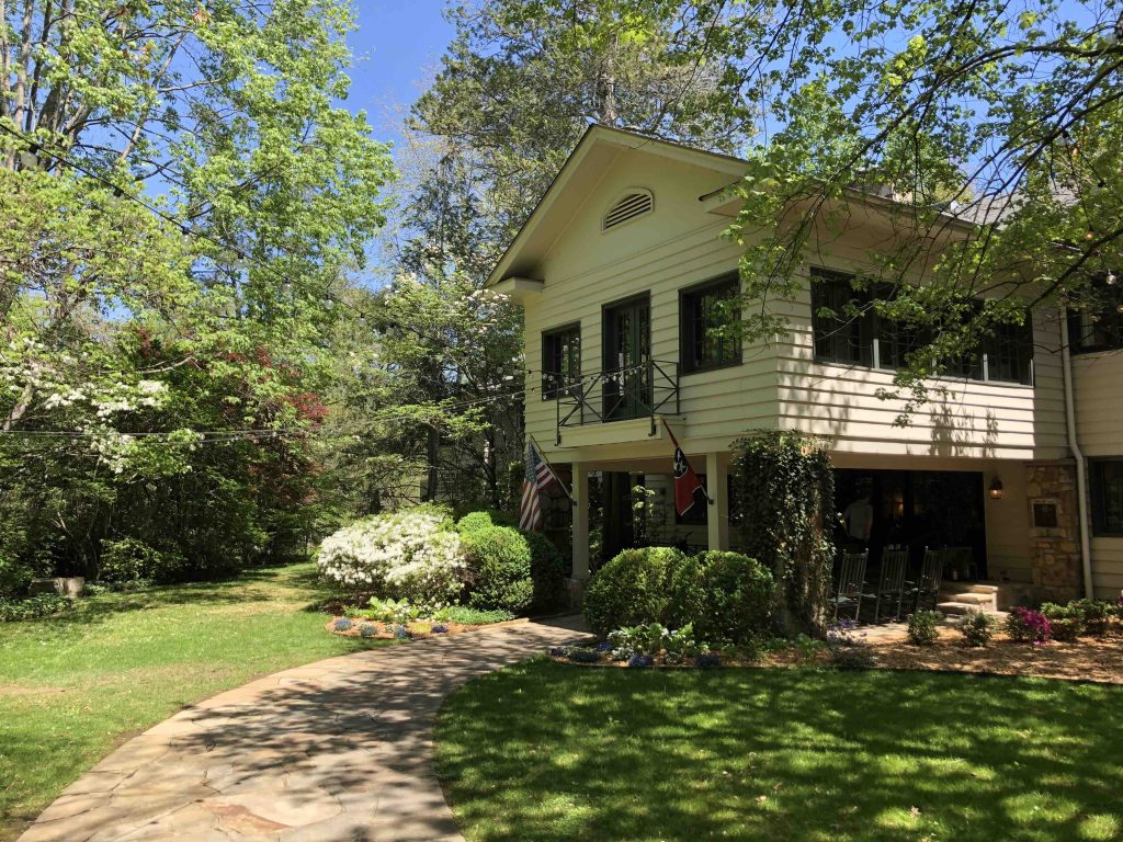 Front view of RT Lodge in Maryville